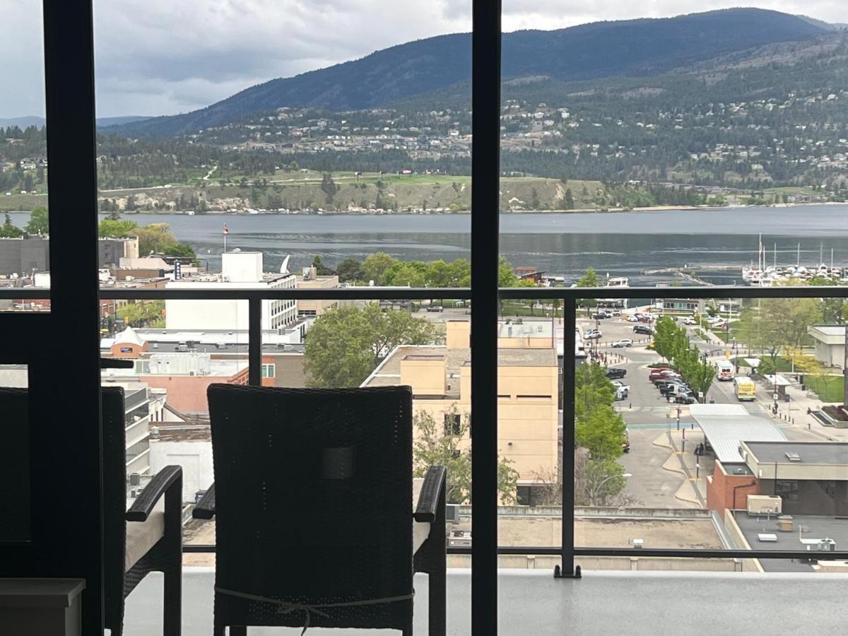 Amazing Brand New Lakeview Condo Downtown Kelowna Exterior photo