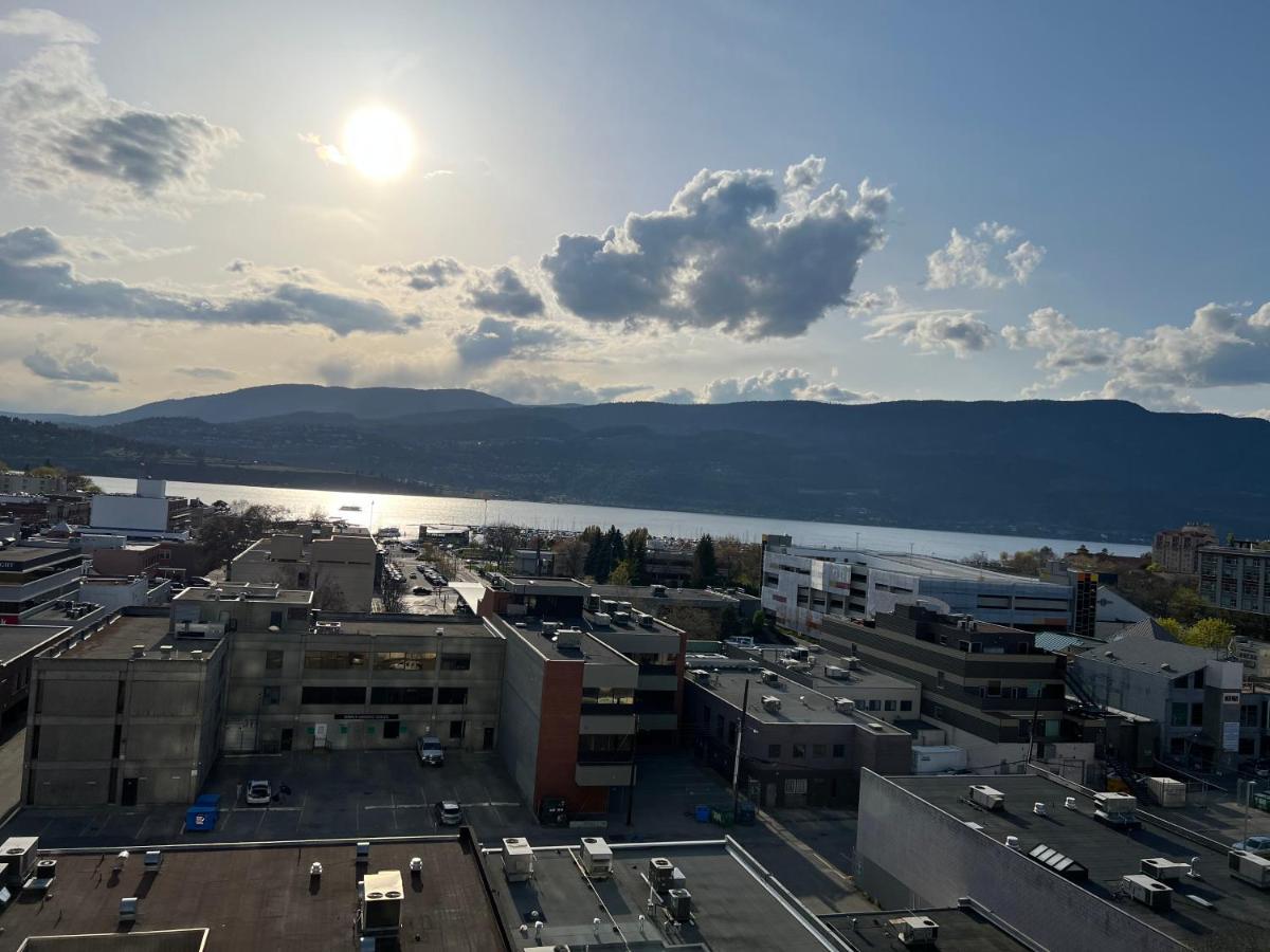 Amazing Brand New Lakeview Condo Downtown Kelowna Exterior photo