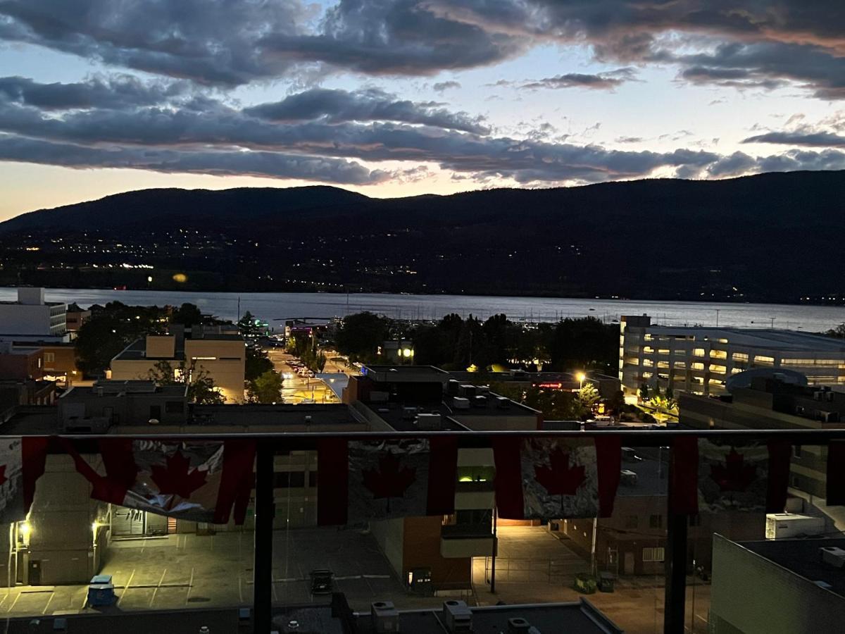 Amazing Brand New Lakeview Condo Downtown Kelowna Exterior photo