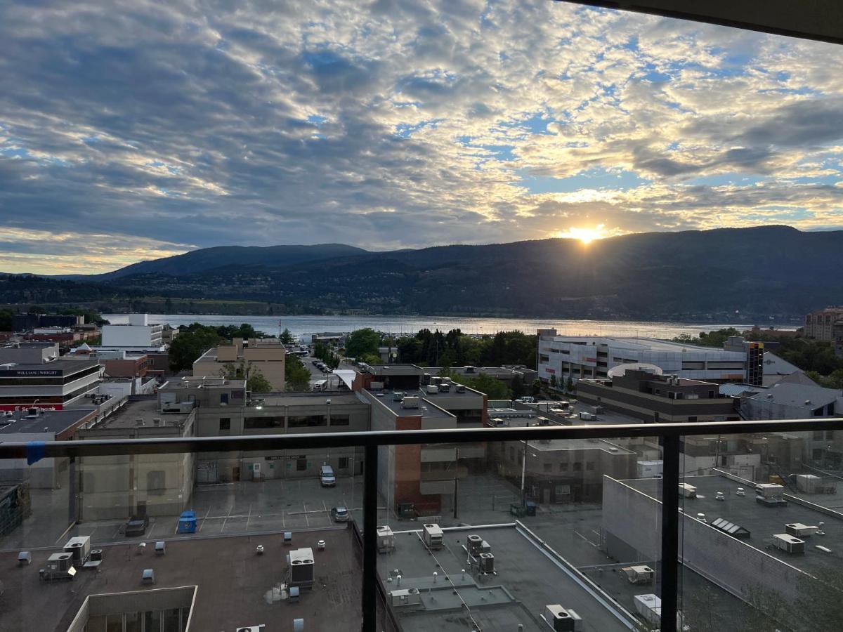 Amazing Brand New Lakeview Condo Downtown Kelowna Exterior photo