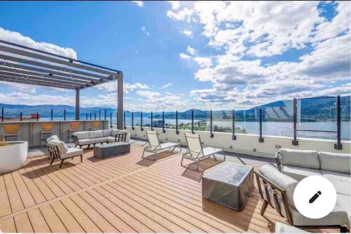 Amazing Brand New Lakeview Condo Downtown Kelowna Exterior photo